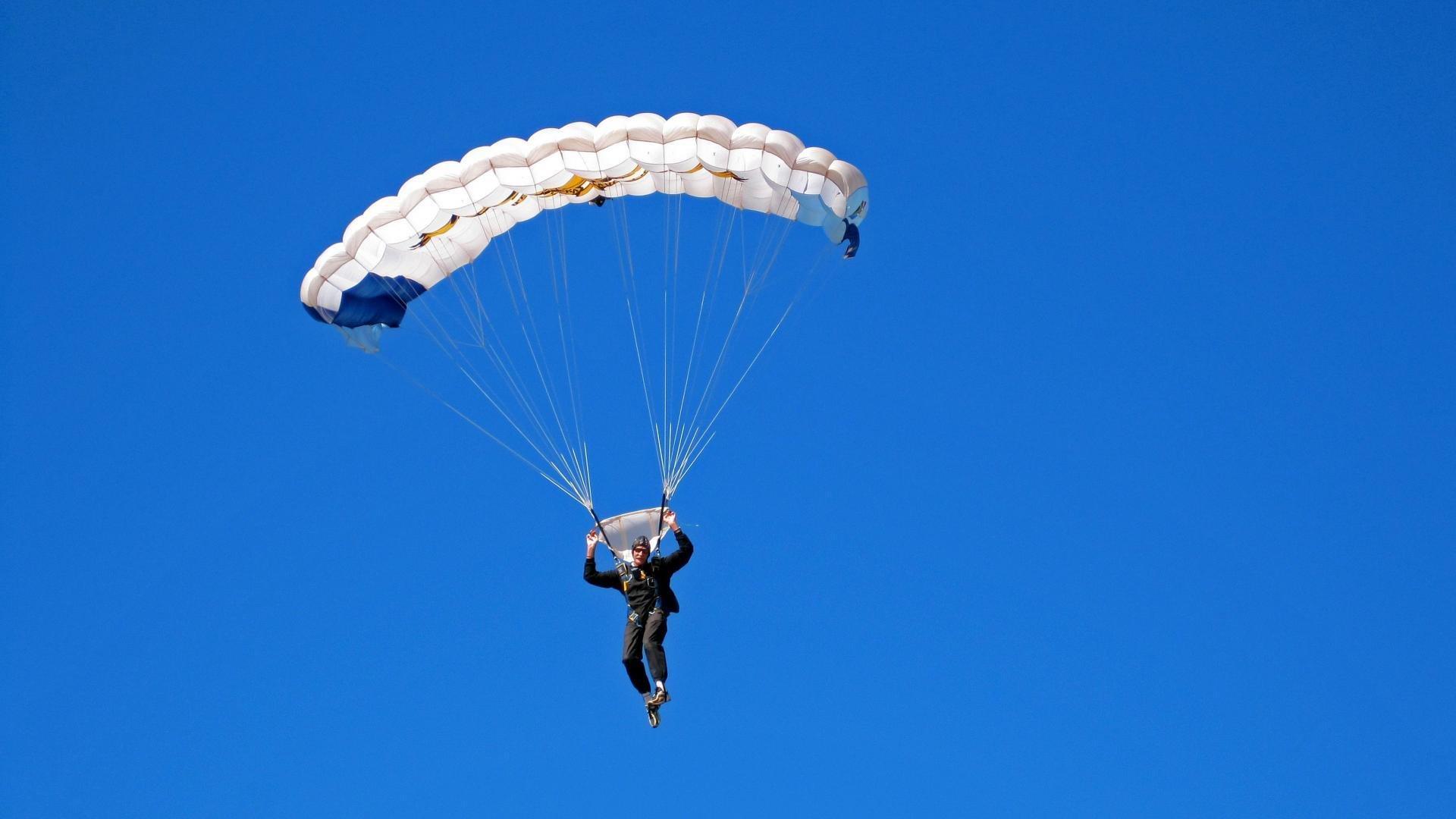 卡西利亚斯坦言皇马竞争残酷 盛赞阿韦洛亚执教天赋崭露